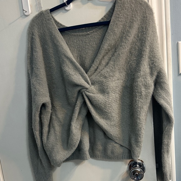 Hollister Soft Gray V-Neck Sweater - Picture 3 of 5